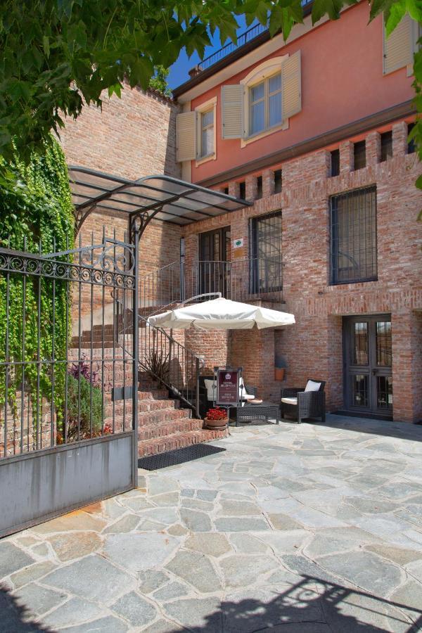 Hotel Castello Di Santa Vittoria Santa Vittoria d'Alba Exterior photo