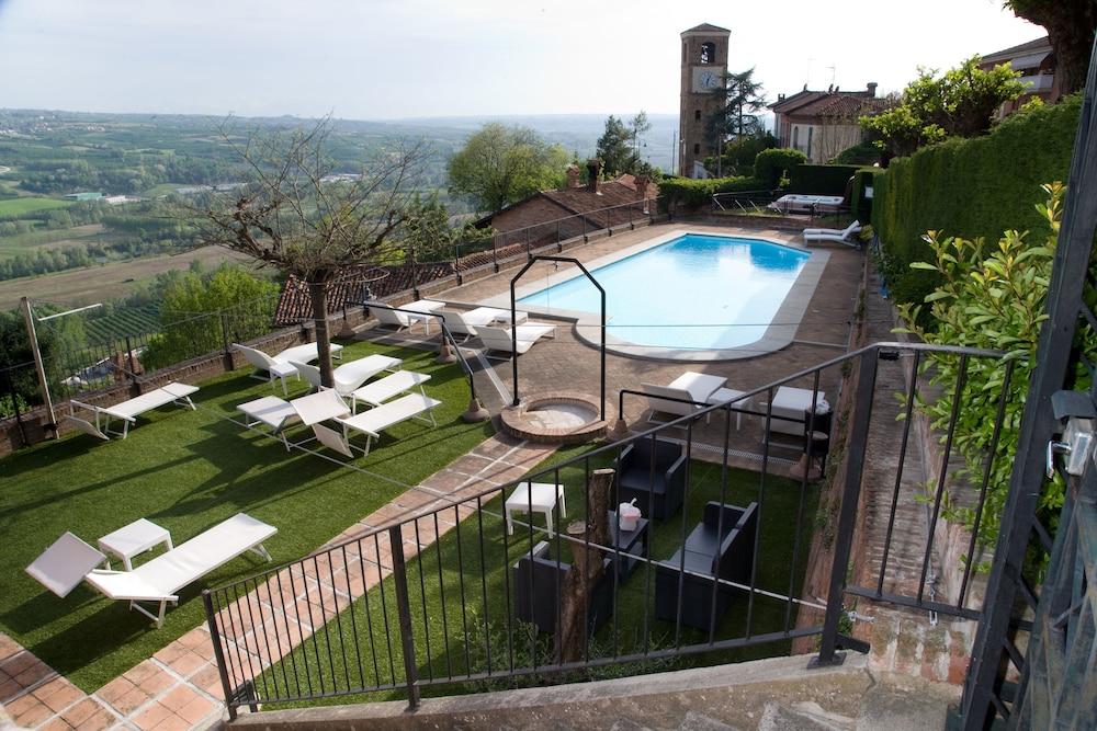 Hotel Castello Di Santa Vittoria Santa Vittoria d'Alba Exterior photo