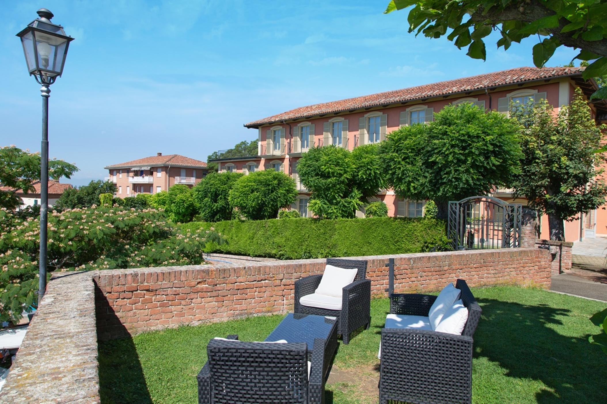 Hotel Castello Di Santa Vittoria Santa Vittoria d'Alba Exterior photo
