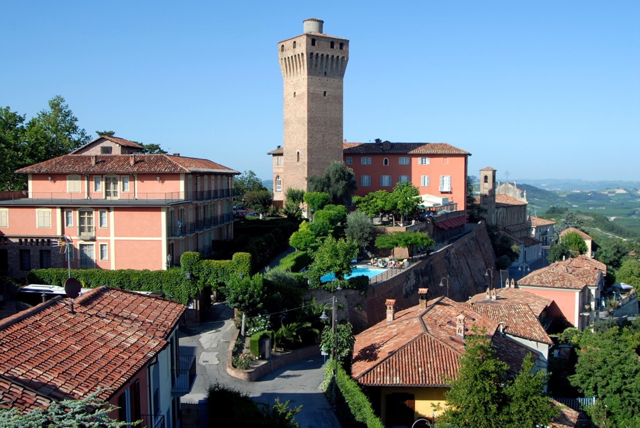 Hotel Castello Di Santa Vittoria Santa Vittoria d'Alba Exterior photo