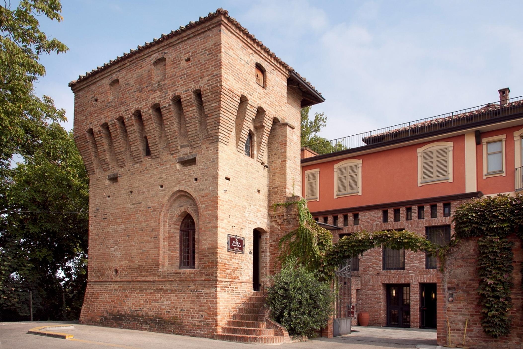 Hotel Castello Di Santa Vittoria Santa Vittoria d'Alba Exterior photo