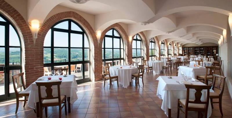 Hotel Castello Di Santa Vittoria Santa Vittoria d'Alba Exterior photo