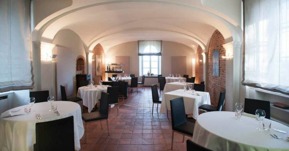 Hotel Castello Di Santa Vittoria Santa Vittoria d'Alba Exterior photo