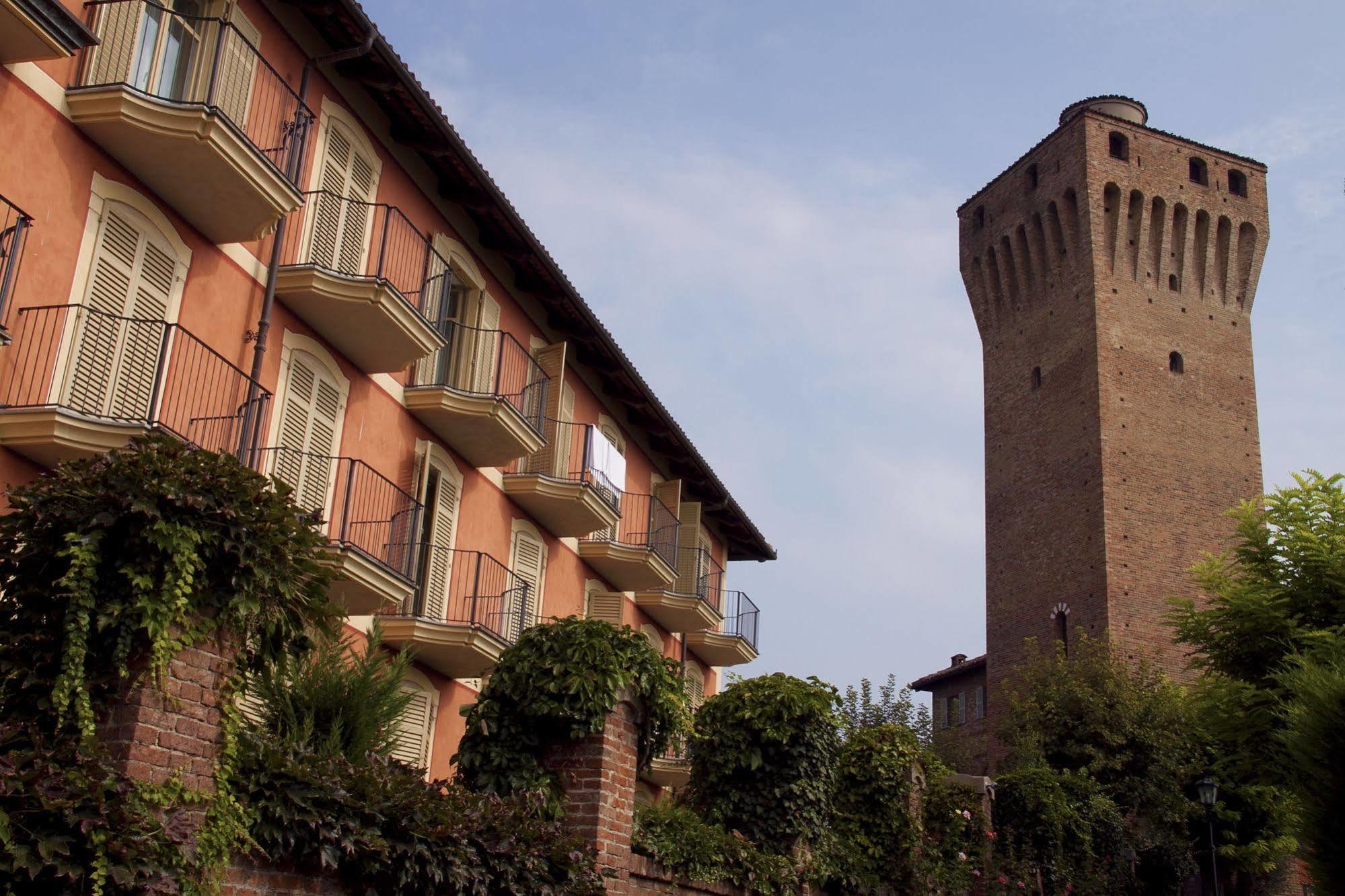 Hotel Castello Di Santa Vittoria Santa Vittoria d'Alba Exterior photo